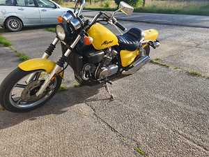 Honda Magna 700cc 58KW (2 foto / 10)