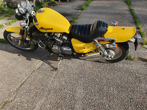 Honda Magna 700cc 58KW (10 foto / 10)