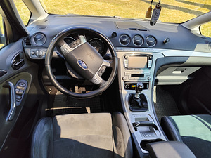 Ford S-max (7 фото из 10)