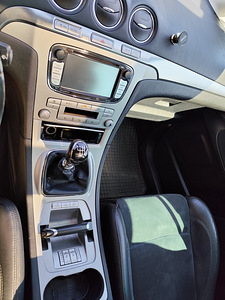 Ford S-max (8 фото из 10)
