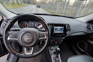 Jeep Compass 1.4 125kW (7 foto / 13)
