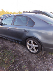 Продается Volkswagen Jetta 2011 (10 фото из 15)