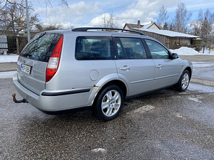 Ford Mondeo Ghia V6 (4 foto / 5)