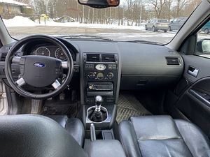 Ford Mondeo Ghia V6 (5 foto / 5)