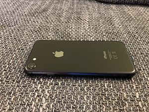 Apple IPhone 8 64gb (2 foto / 3)