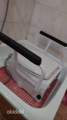 WC poti kõrgendus käetugedega