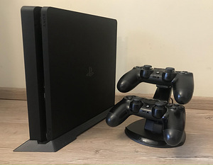 PlayStation 4 Slim (PS4) + mängud (2 foto / 2)