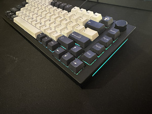 Glorious GMMK Pro + Polycarbonate Switch Plate (3 фото из 7)