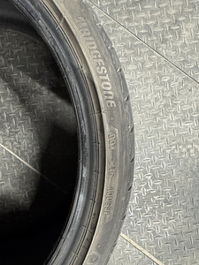 Bridgestone S001 RFT XL 22535R19 88Y RUNFLAT (2 foto / 5)