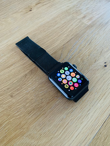 Apple Watch series 3 42mm (1 foto / 3)