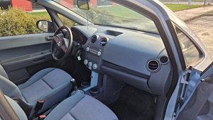 Mitsubishi Colt (5 foto / 10)
