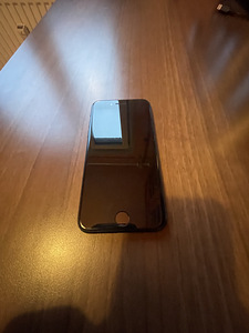 iPhone SE 2020 (4 фото из 10)