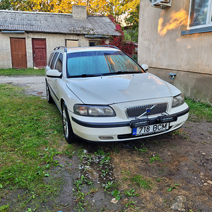 Volvo v70 2.5TDI (5 foto / 6)