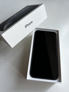 iPhone XR 64GB Black (1 foto / 3)