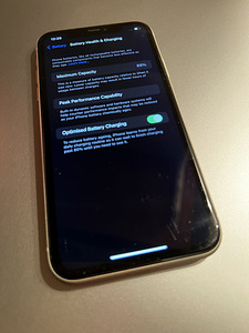 iPhone 11 128 ГБ Белый (2 фото из 4)
