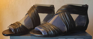 Ilusad ECCO naiste sandaalid suurus 40 (2 фото из 4)