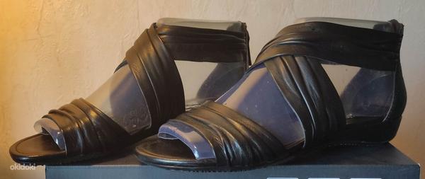 Ilusad ECCO naiste sandaalid suurus 40 (foto #2)
