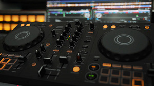 Pioneer DJ - DDJ FLX4 kontroller (1 foto / 3)