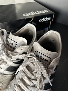 Meeste vabaajajalatsid / tossud Adidas (suurus 43⅓) + karp (3 foto / 4)