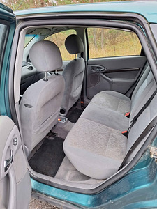 FORD FOCUS 1,8 GHIA 1999 85 kW (6 foto / 6)