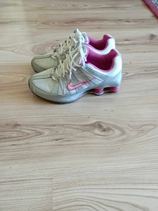 Кроссовки Nike (3 фото из 6)