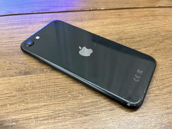 iPhone SE 2020 64 ГБ черный (фото #4)