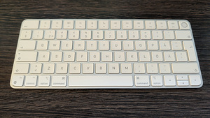 Magic Keyboard с Touch ID (2 фото из 2)