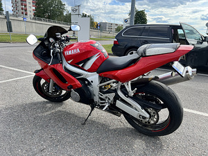 Yamaha YZF R6 (5 foto / 10)