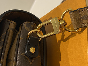Сумка через плечо Louis Vuitton (9 фото из 9)