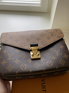 Сумка через плечо Louis Vuitton (6 фото из 9)
