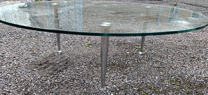 Klaasist laud (1 foto / 2)