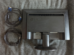 LG FLATRON W1934S, 19'', 1440x900, VGA (3 foto / 4)