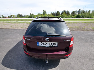 Škoda Octavia Combi 1,6TDI 77kw 7DSG (4 foto / 15)