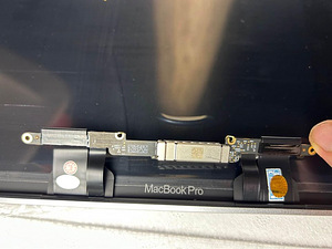 Apple MacBook Pro 13" A1706 ekraan 2017 - 2018 (2 foto / 4)