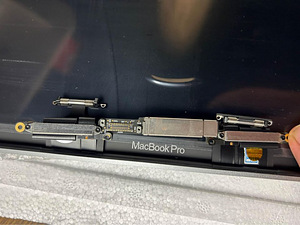 Apple MacBook Pro 13" A1706 ekraan 2017 - 2018 (3 foto / 4)