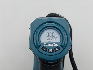 Мощный 40V компрессор Makita MP001G в магазине 376€ (4 фото из 4)