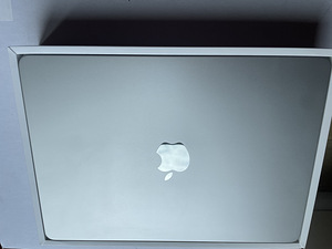 MacBook Air M2 2022 8GB 512GB SSD RUS, uut (1 foto / 5)