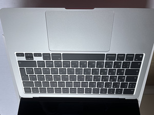MacBook Air M2 2022 8GB 512GB SSD RUS, uut (3 foto / 5)