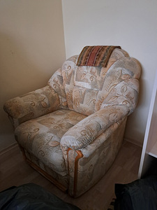 Бесплатно диван-кровать и кресло