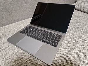 Macbook Pro mid 2017 i5 128GB SSD (9 foto / 10)