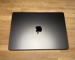 Macbook Pro M3 Max 36GB/1TB 14" (2 foto / 3)