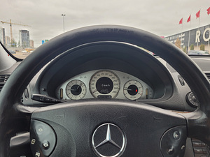 Mescedes-Benz e280 w211 (4 foto / 9)