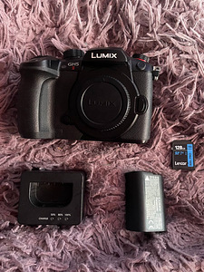Panasonic Lumix DC-GH5 II (Body) + Lexar 128GB SD Card (1 foto / 6)
