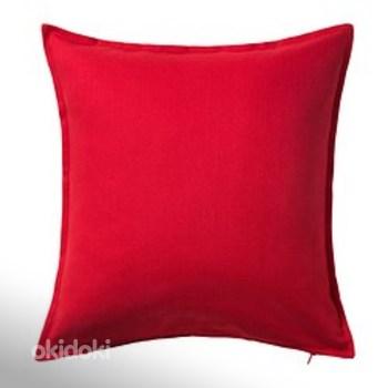 НОВЫЕ Подушки с красным чехлом из Икеа (фото #1)