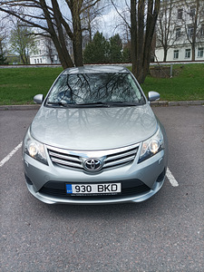 Toyota Avensis (5 foto / 9)