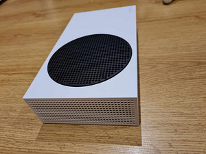Microsoft Xbox Series S 512GB (7 foto / 7)