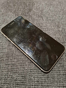 iPhone SE 2020 64gb (3 foto / 7)