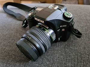Pentax K200 + 18-55mm peegelkaamera (2 foto / 8)