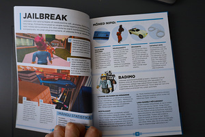 Roblox книга + игрушки (2 фото из 3)