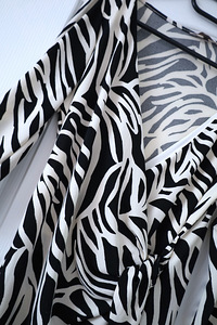 H&M sebramustriline naiselik kleit M (3 foto / 3)